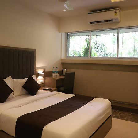 Hotel Sai Pritam Мумбаи Экстерьер фото