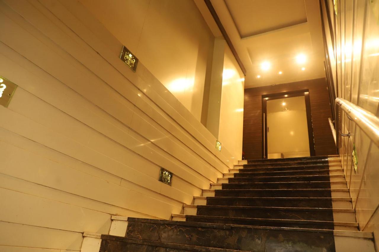 Hotel Sai Pritam Мумбаи Экстерьер фото