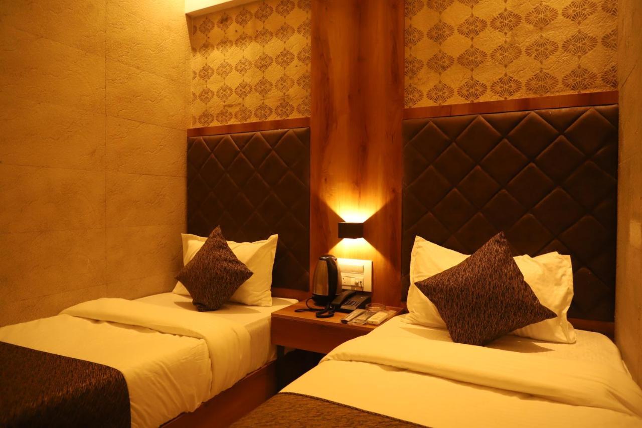 Hotel Sai Pritam Мумбаи Экстерьер фото