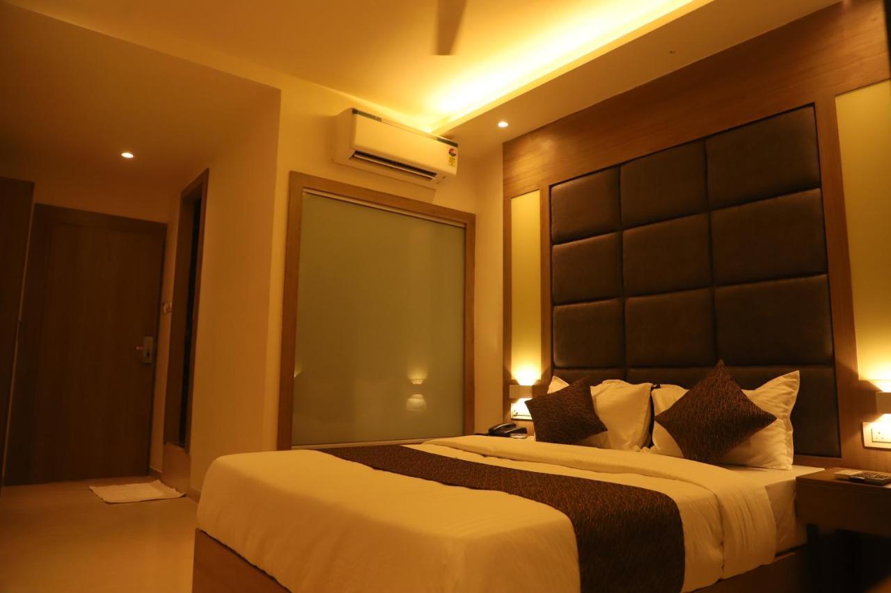 Hotel Sai Pritam Мумбаи Экстерьер фото