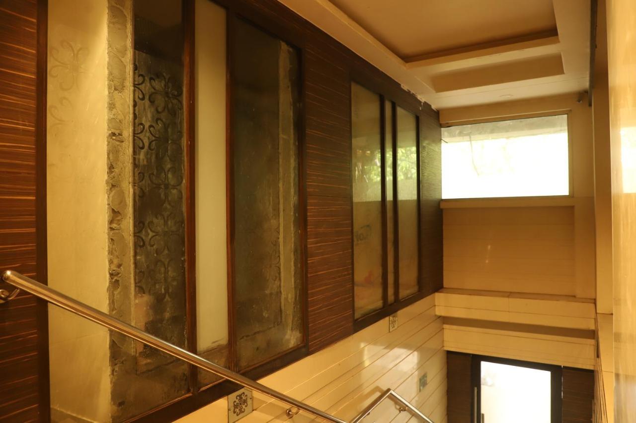 Hotel Sai Pritam Мумбаи Экстерьер фото