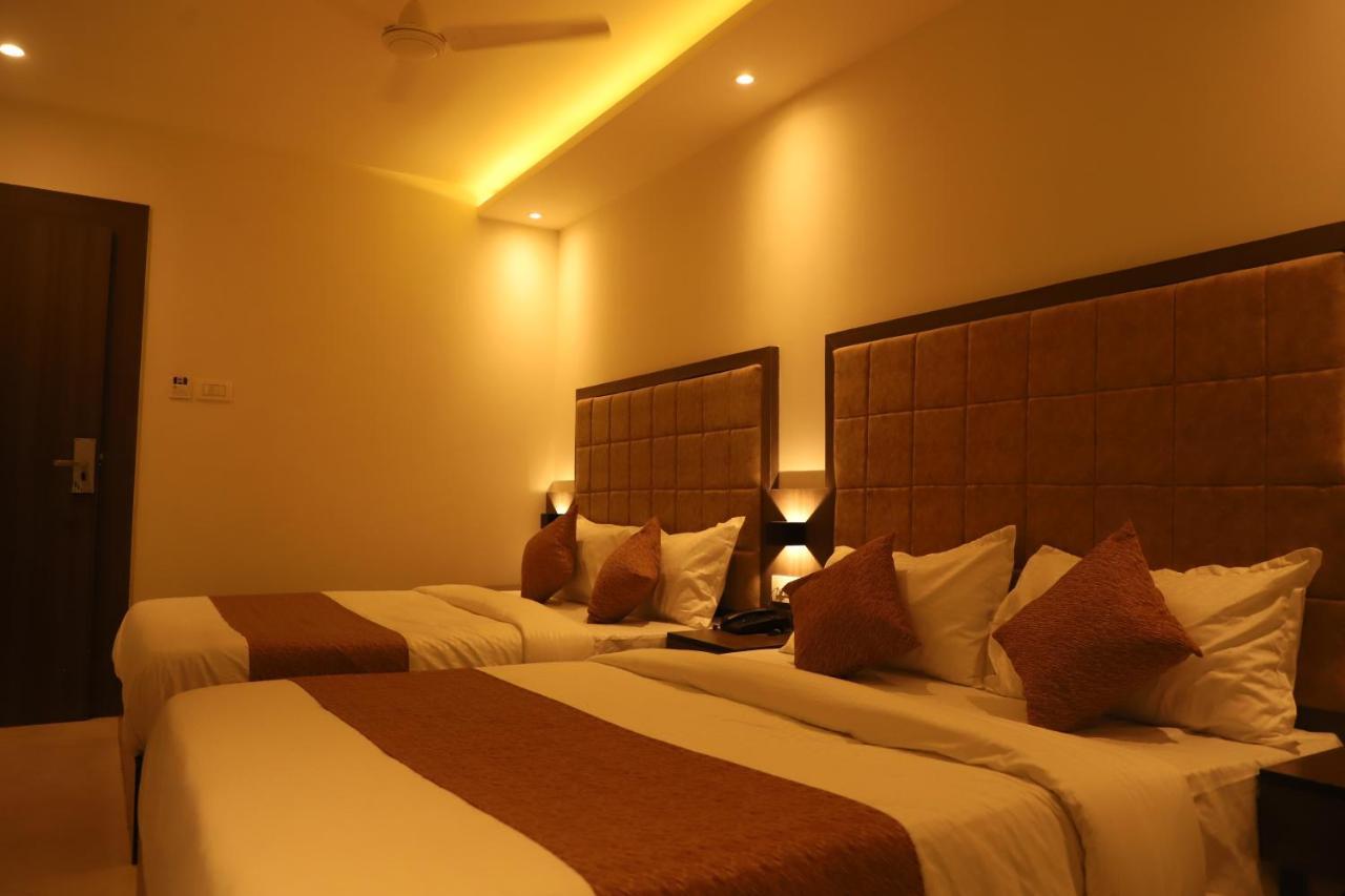 Hotel Sai Pritam Мумбаи Экстерьер фото
