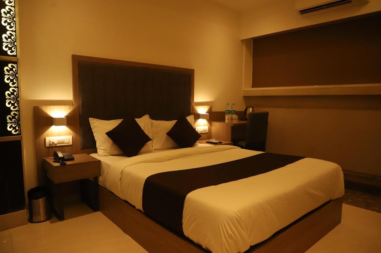 Hotel Sai Pritam Мумбаи Экстерьер фото