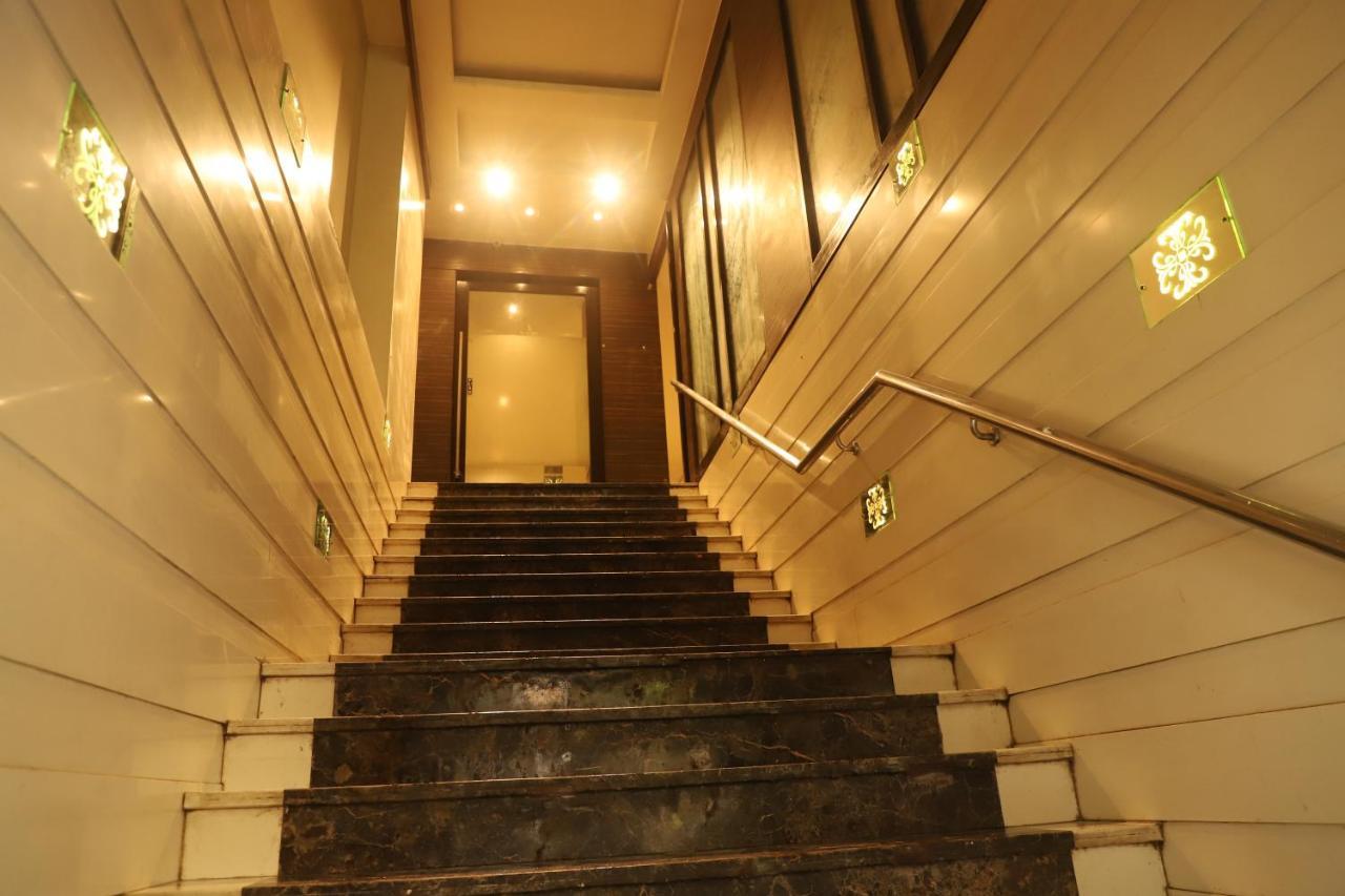 Hotel Sai Pritam Мумбаи Экстерьер фото